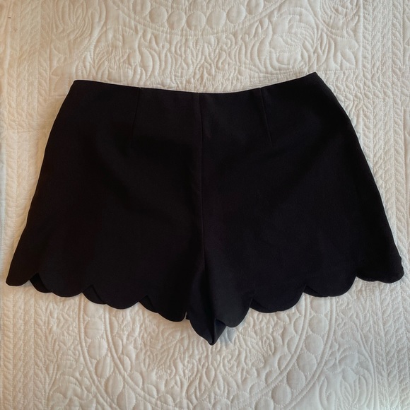 Scalloped Shorts - Picture 4 of 5